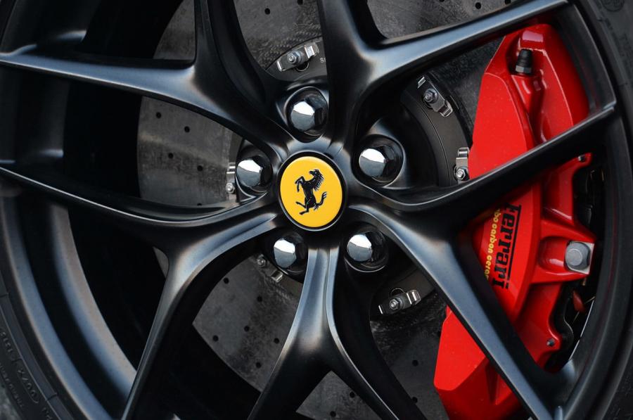  Ferrari F12berlinetta 2014 года  (фото 23 из 77)